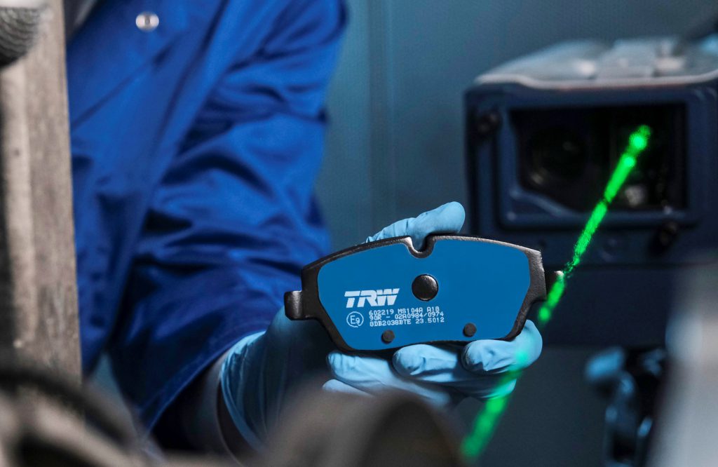 Testa Barra D'accoppiamento TRW JTE830 – Per Nissan Terrano, Ford Maverick, Pick Up – Con Accessori
