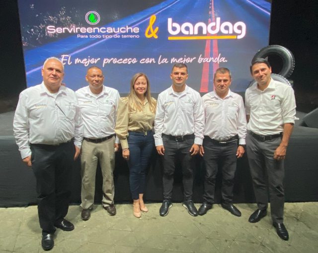 de izquierda a derecha: Jhon Jaime Puerta, gerente general y socio fundador Servireencauche; Weimar Gil, gerente de producción nacional Servireencauche; María Fernanda Niño, gerente de ventas Bridgestone Colombia; Diego Giraldo, gerente comercial Servireencauche; Héctor Giraldo, socio fundador Servireencauche y Jorge Bayona, country manager Bridgestone América Central.