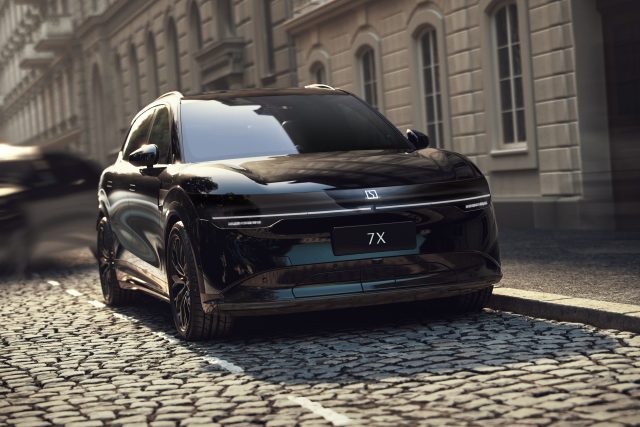 25EM_RHD_7X_Lifestyle_79 (1)