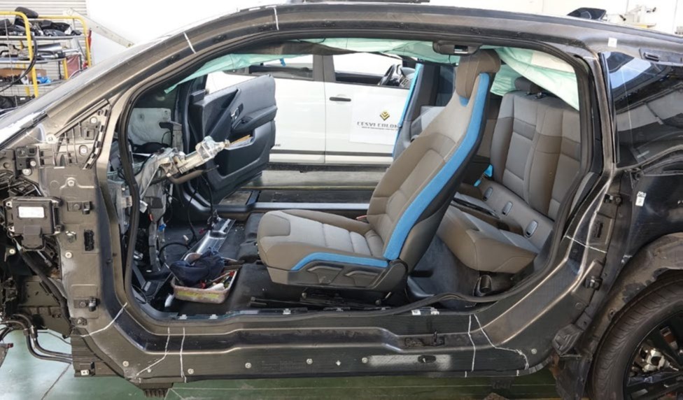 Imagen 2. Marco lateral y célula de vida de BMW i3 fabricada en polímeroreforzado con fibra de carbono CFRP